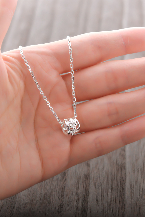 バレルネックレス