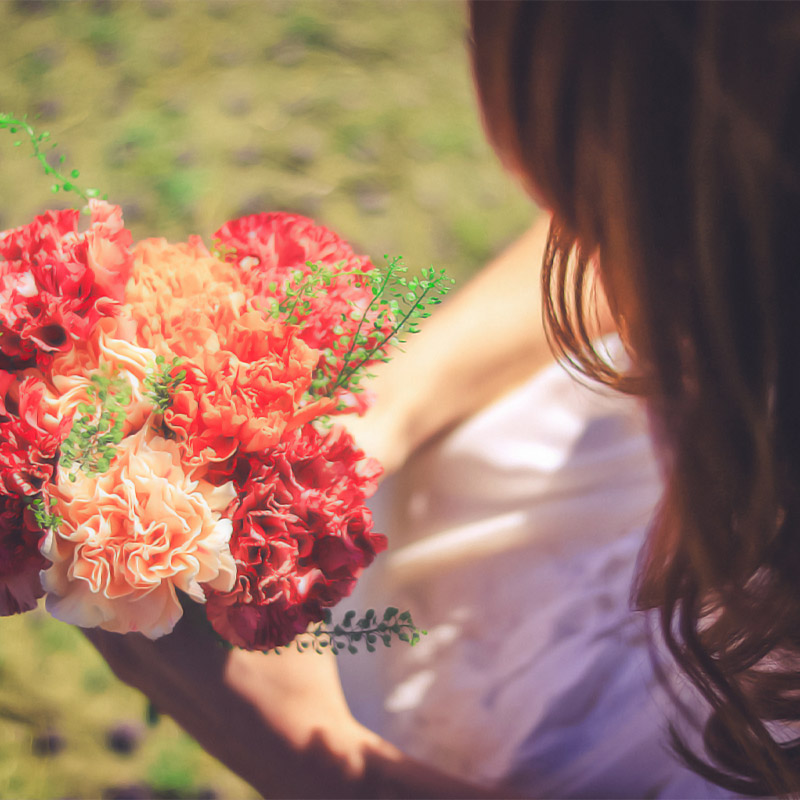 花束を持った女の子