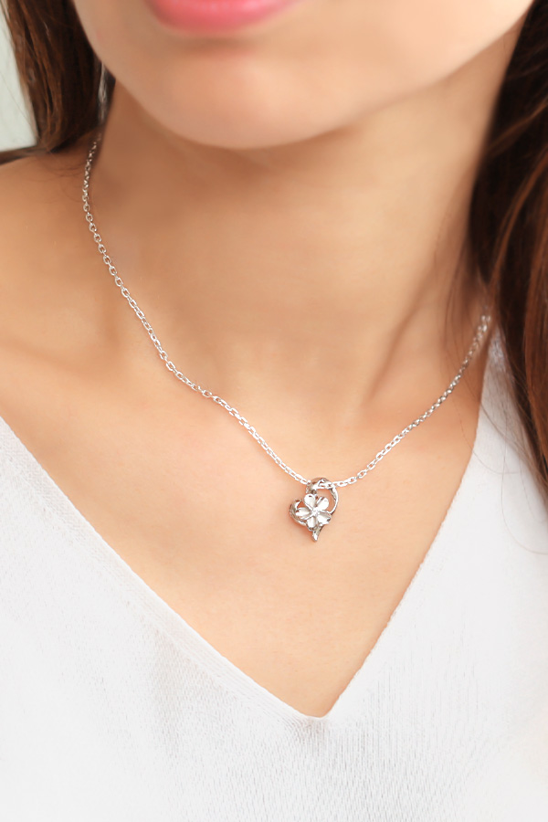 プルメリアハートネックレス