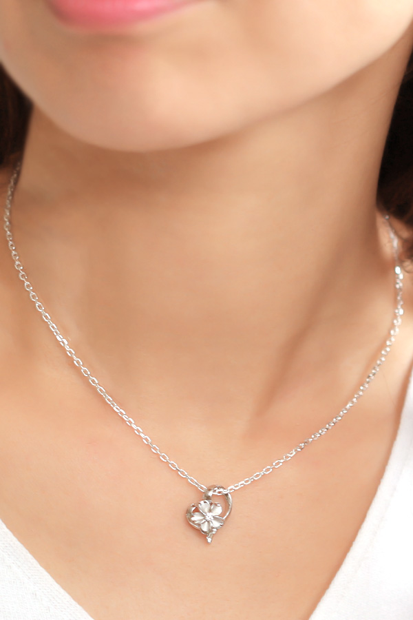 プルメリアハートネックレス