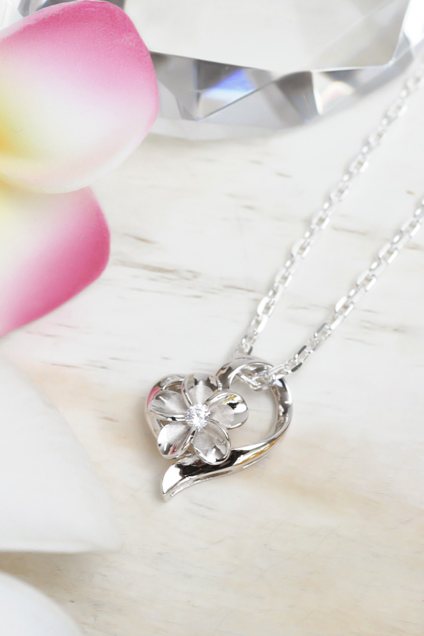 プルメリアハートネックレス
