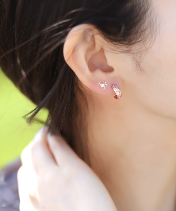 ピンクゴールドピアス試着